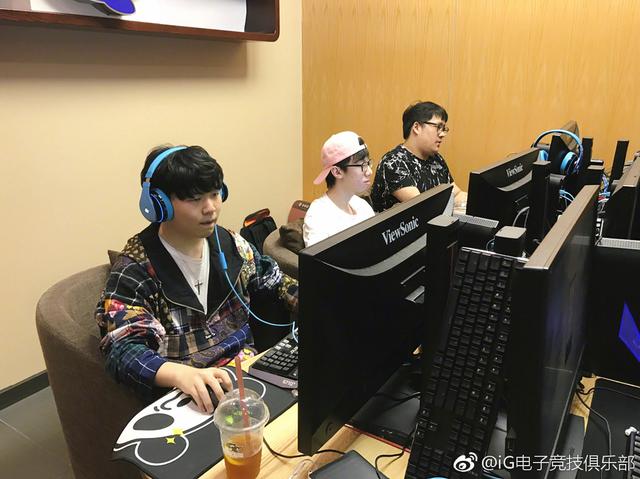尽管有关于